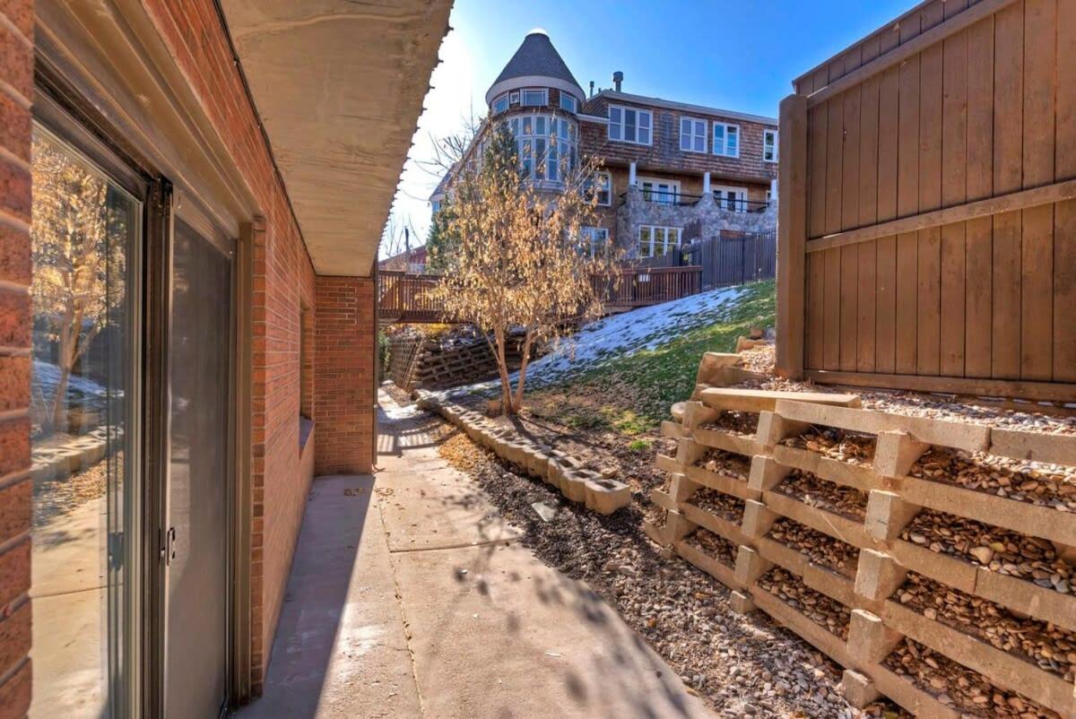 Charming 1 BDR Retreat Near Mountain and Ski Lift - Housity