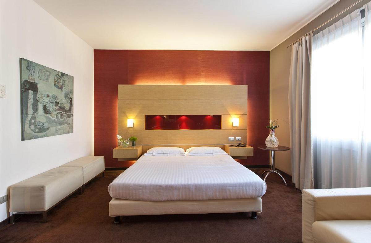 Inverigo Hotel - Housity