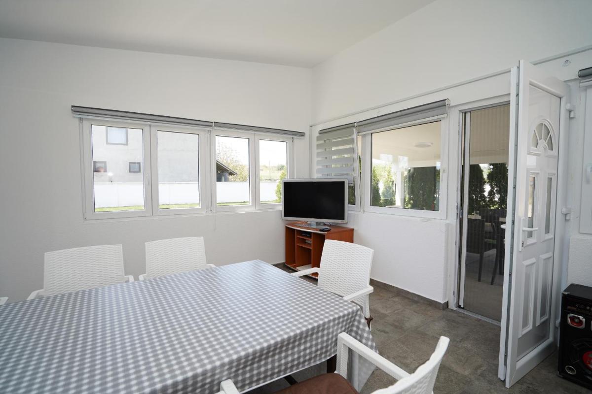 Champions Apartmani - Housity