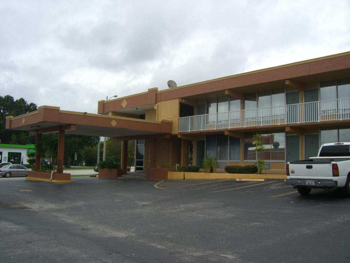 America's Best Inn & Suites-Lakeland - Housity
