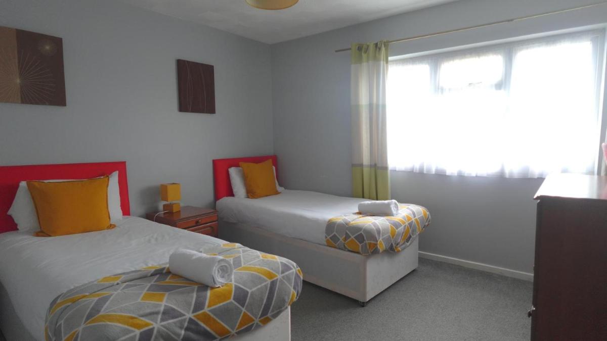Eddiwick House - Huku Kwetu Dunstable -Spacious 4 Bedroom House - Housity