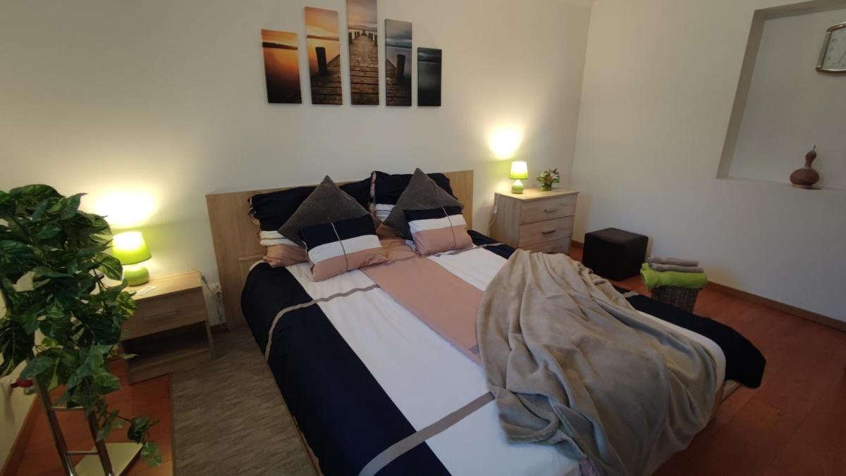 Limonádé Apartman - Housity