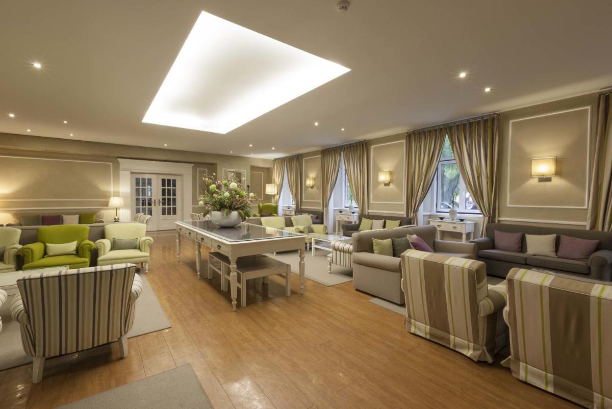 Uma área de estar em Grande Hotel das Caldas da Felgueira