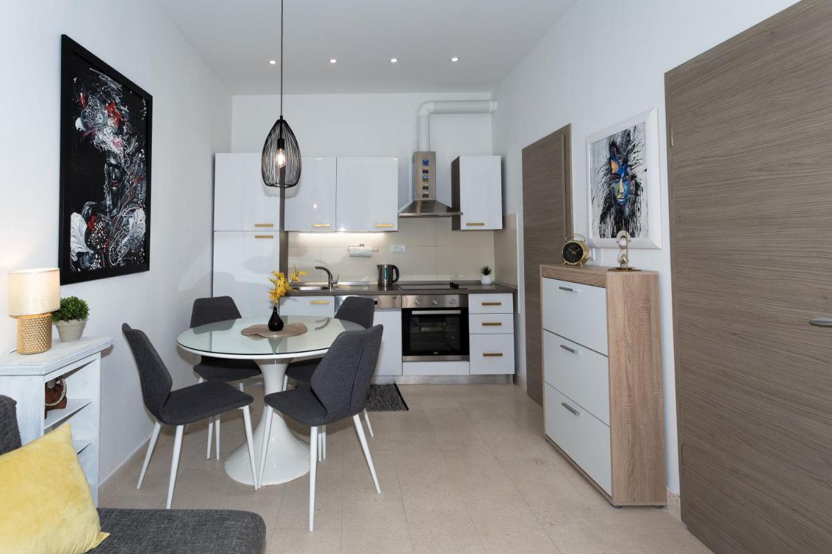 Moon Apartment - Housity