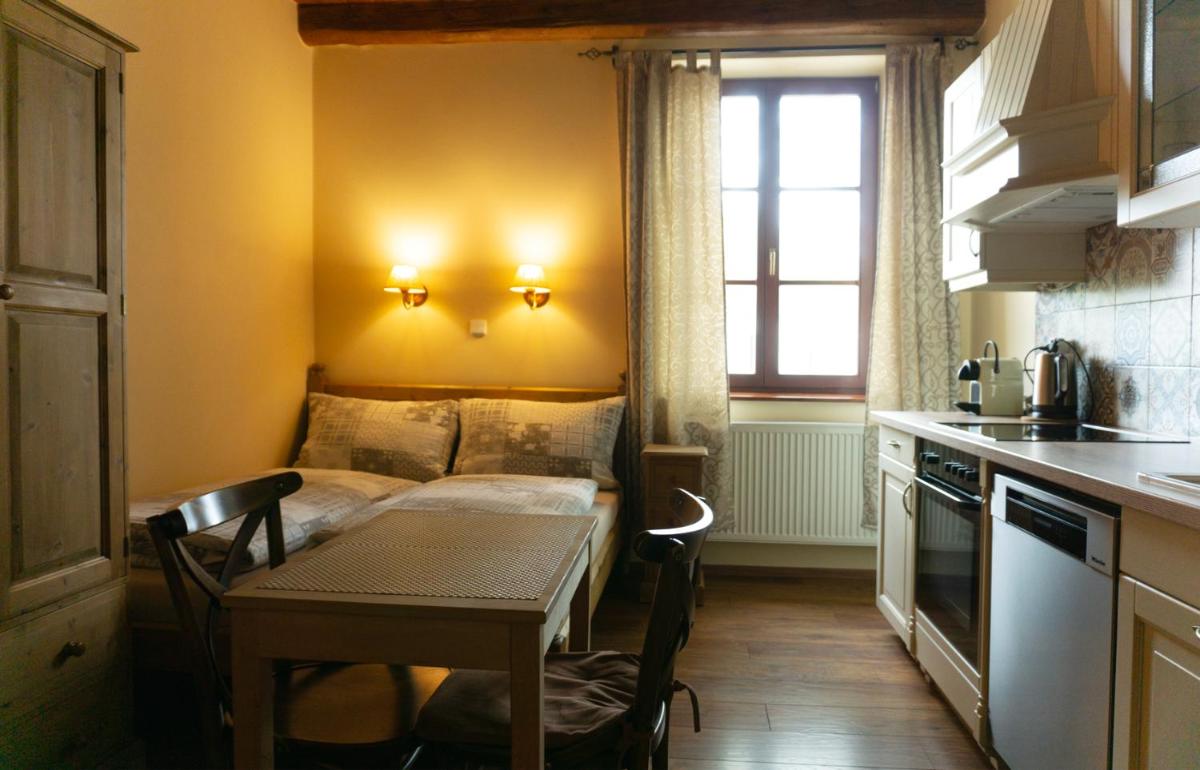 Stary dum - Housity
