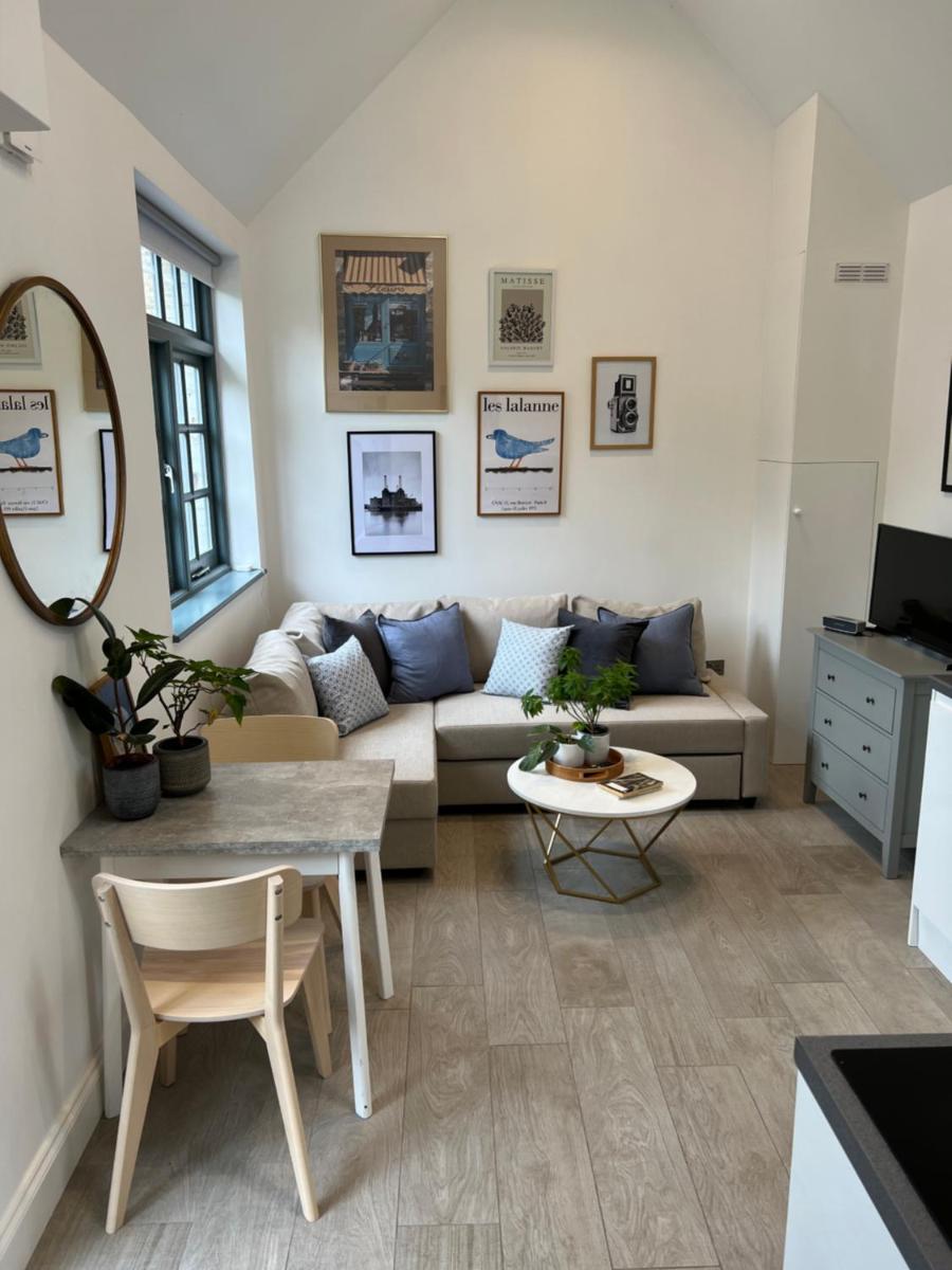Forge Cottage - Pretty 1 Bedroom Cottage with Free Off Street Parking - Housity