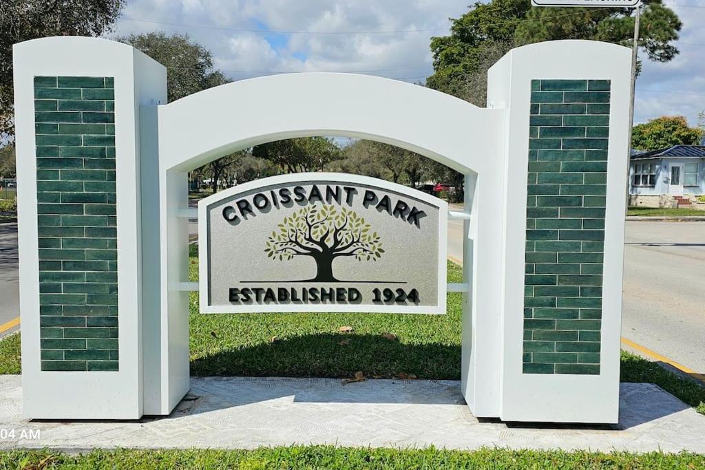 Palm Breeze Luxury Suites - Housity