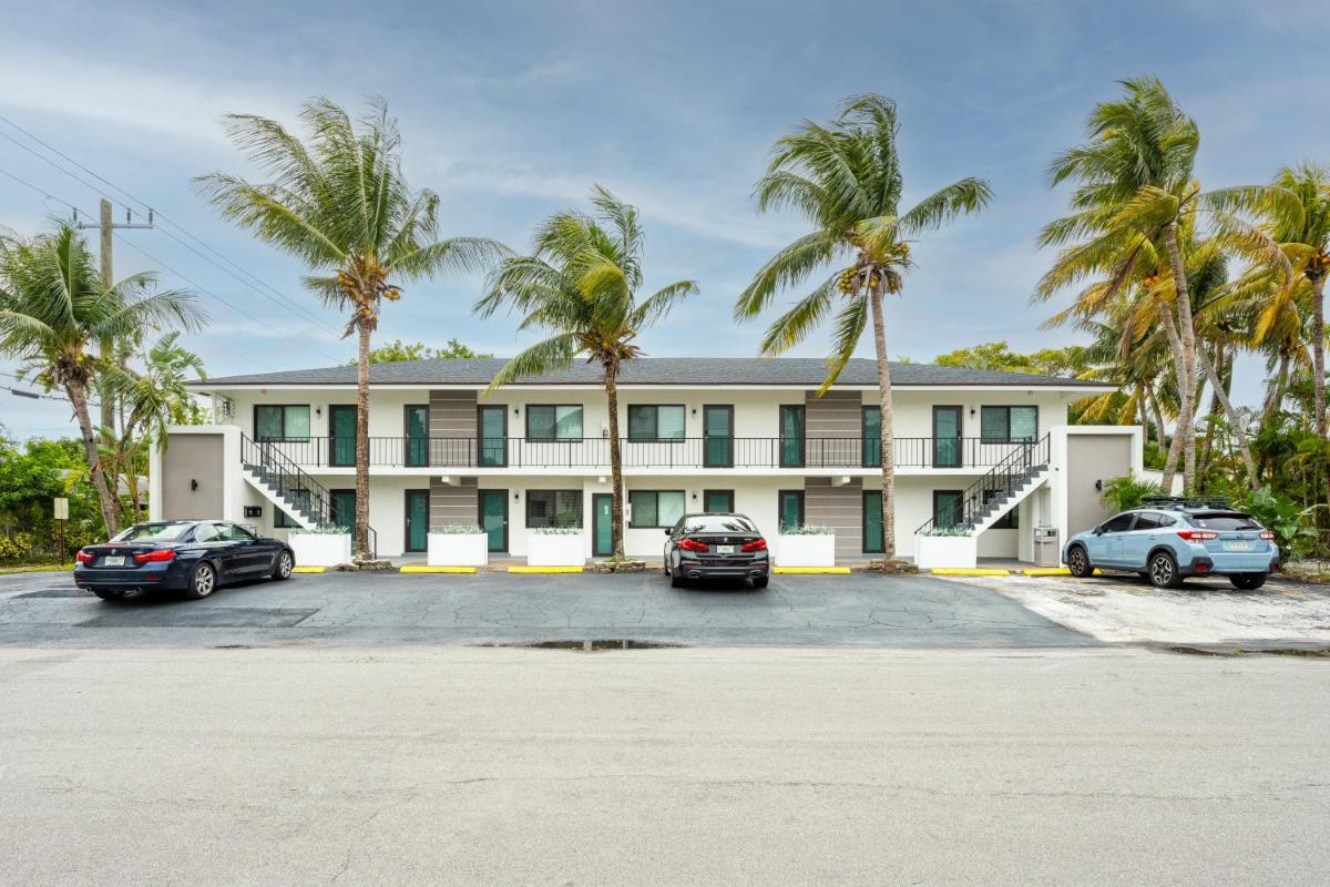 Palm Breeze Luxury Suites - Housity