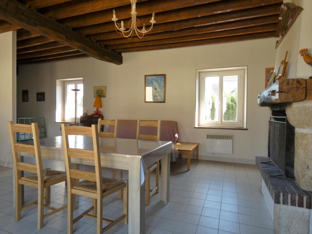 Charmante maison de ferme avec pigeonnier, jardin, cheminée et salle de jeux à Aufferville - FR-1-581-38 - Housity