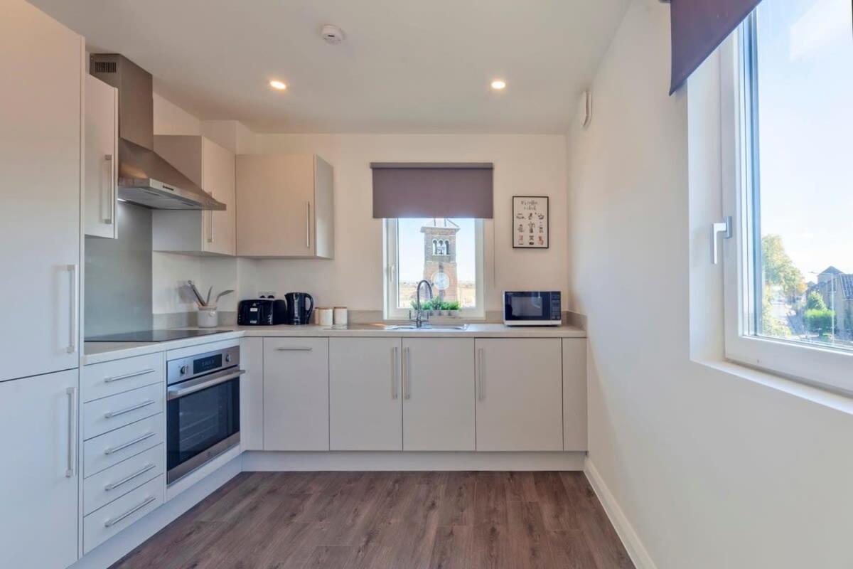 Modern 1 Bedroom Apartment in Ashford - Housity