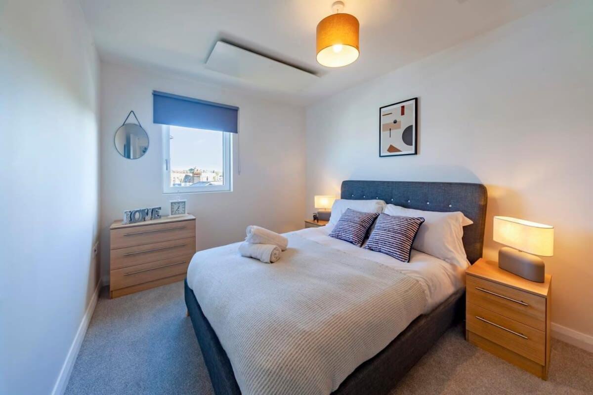Modern 1 Bedroom Apartment in Ashford - Housity