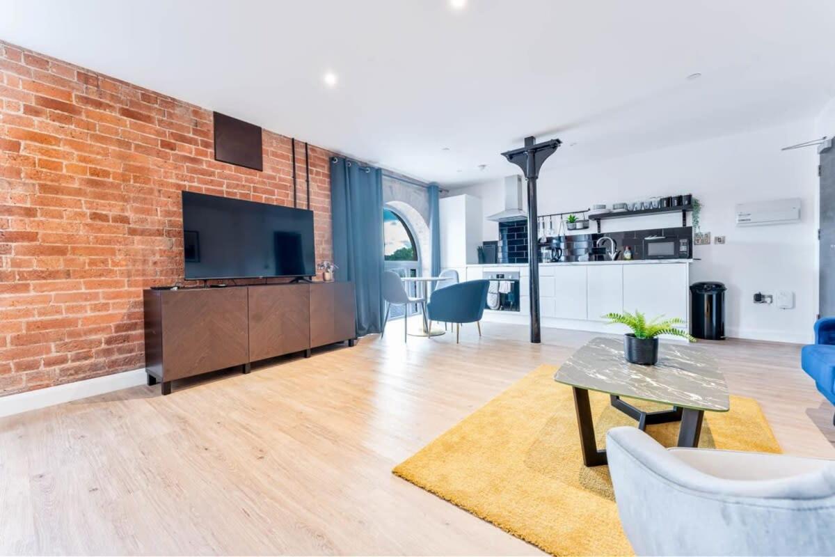 Stunning 1 Bed Apartment in Burton-on-Trent - Housity