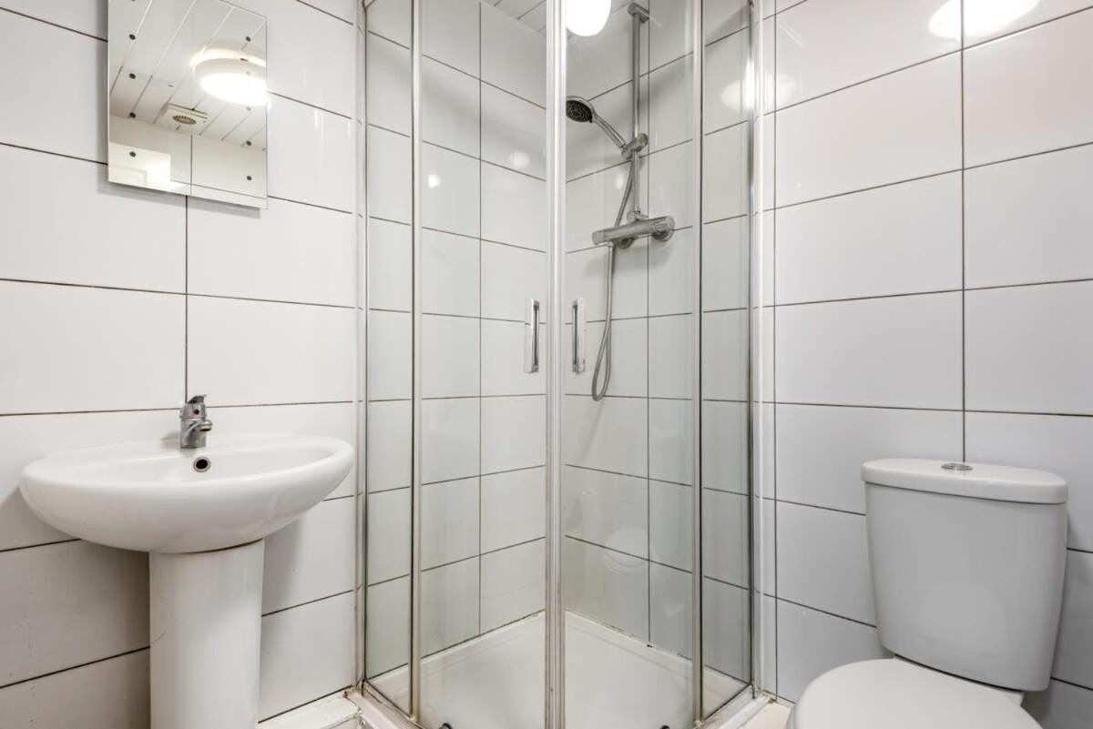 Bright 1 Bedroom Budget Flat in Central Pontefract - Housity