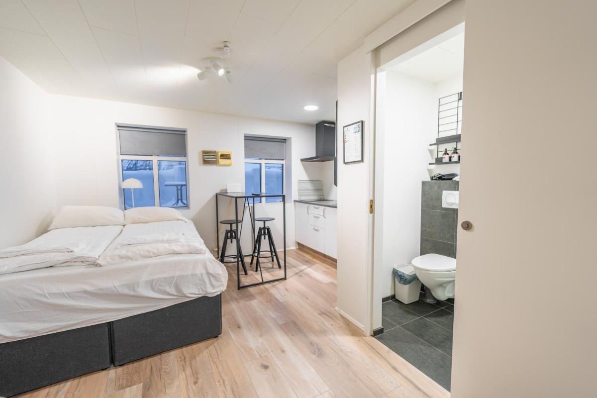 Day Dream Central Akureyri Basement Studio - Housity