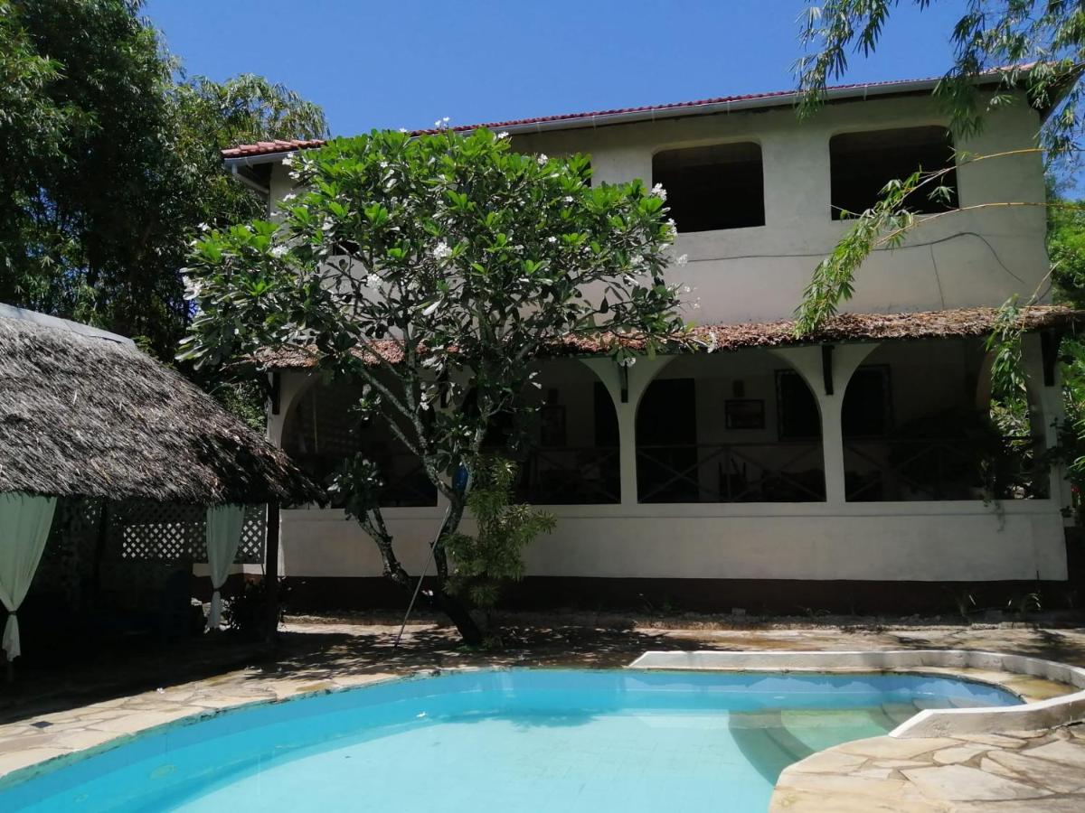 Tropical Garden House - Housity