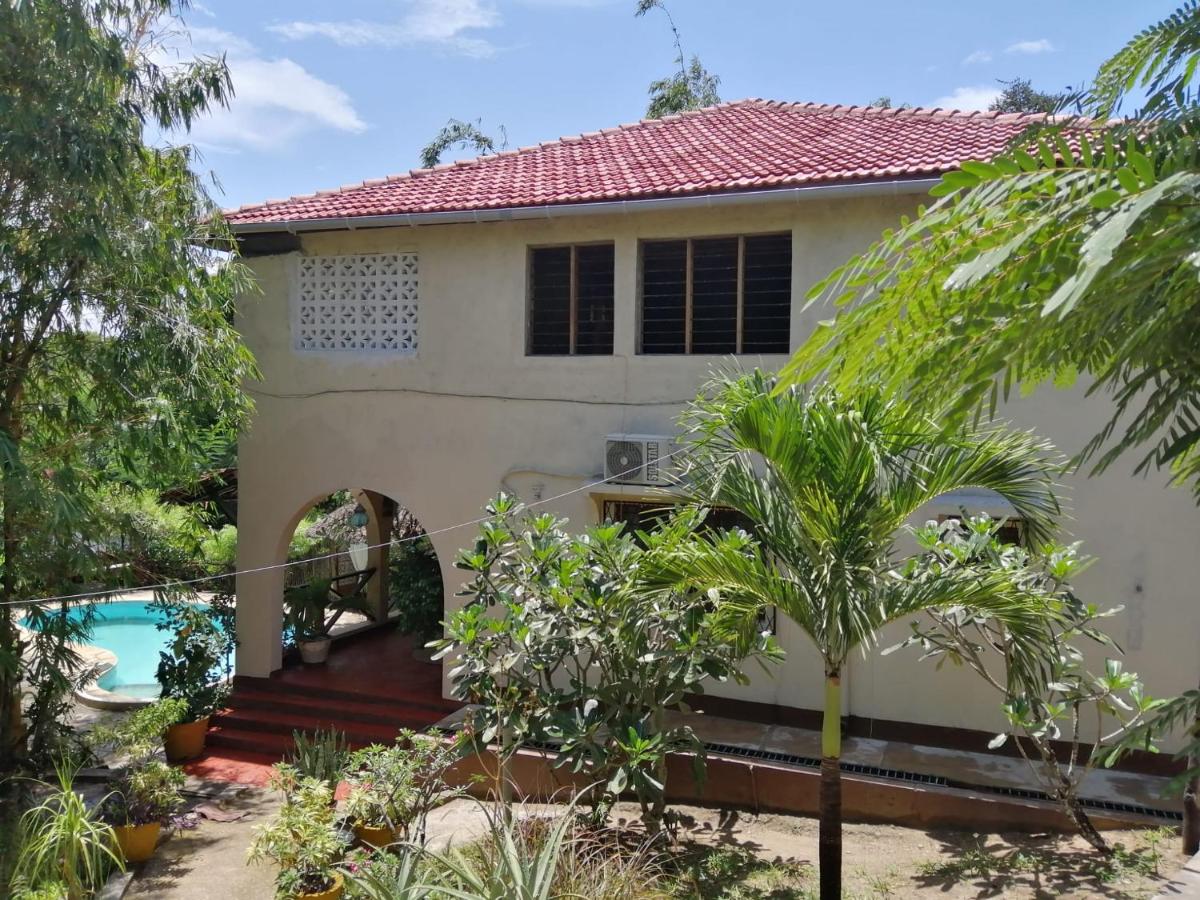 Tropical Garden House - Housity