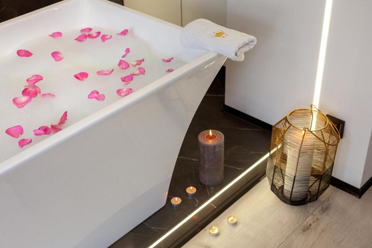 Royal romantic apartment with bathtub - Housity