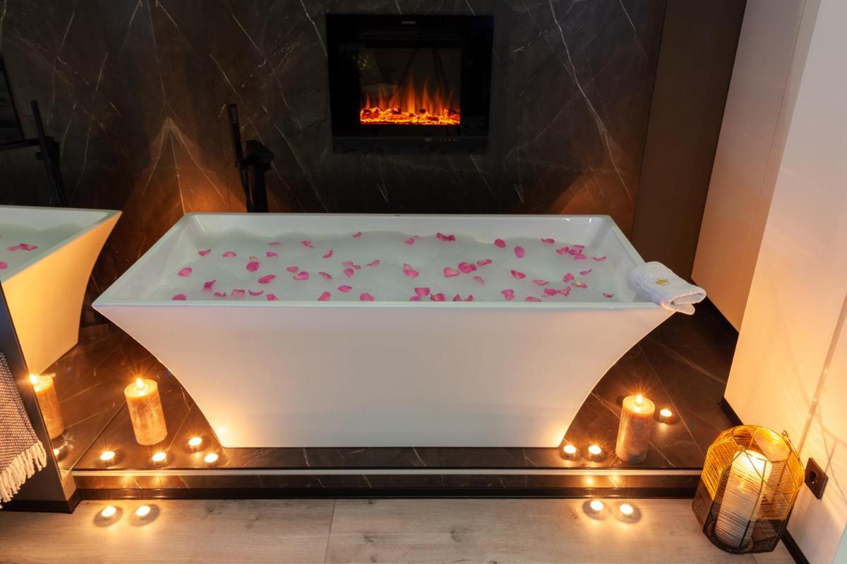 Royal romantic apartment with bathtub - Housity