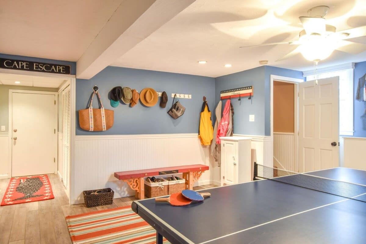 Spacious w Large Outdoor Area Fire Pit - Housity