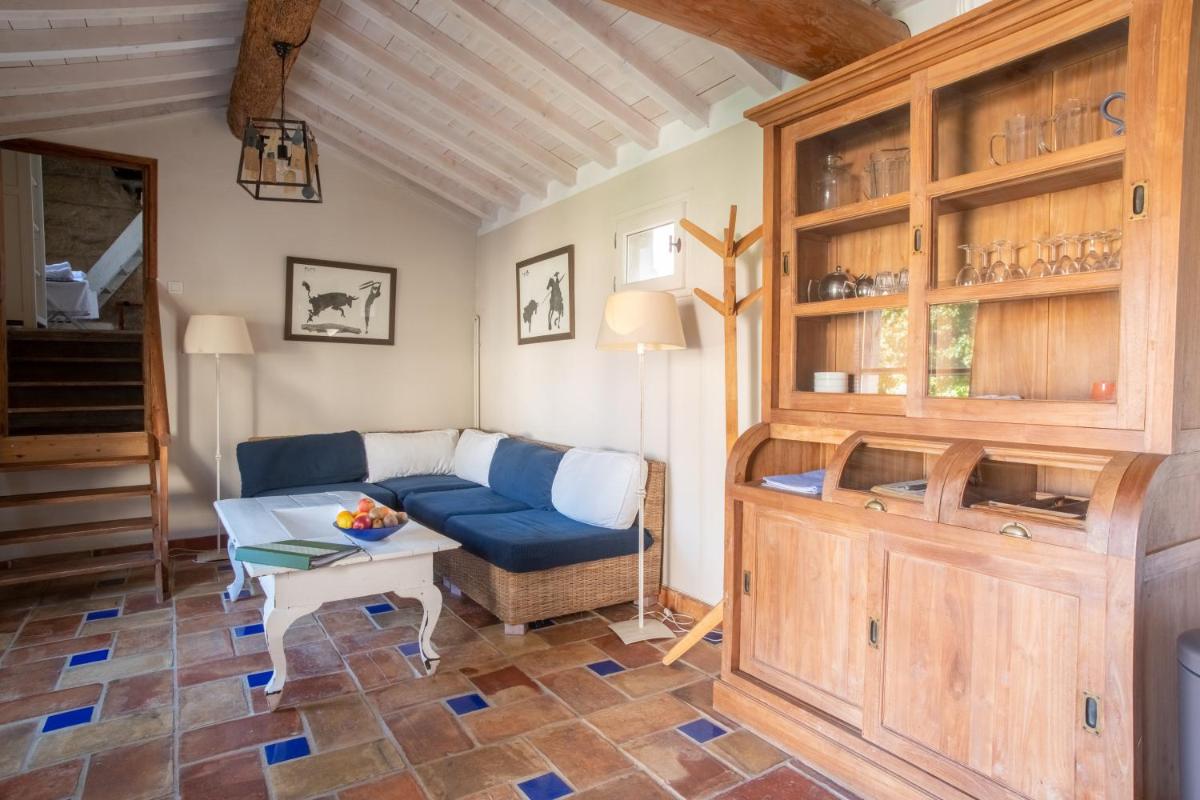 Coin salon dans l'établissement HOTEL et APPARTEMENTS DOMAINE DES CLOS - Teritoria
