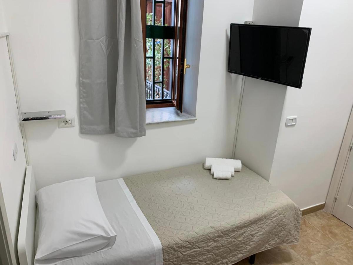 MIRIS home fast and comfortable with self check in 8 minutes walk near Naples airport - Housity