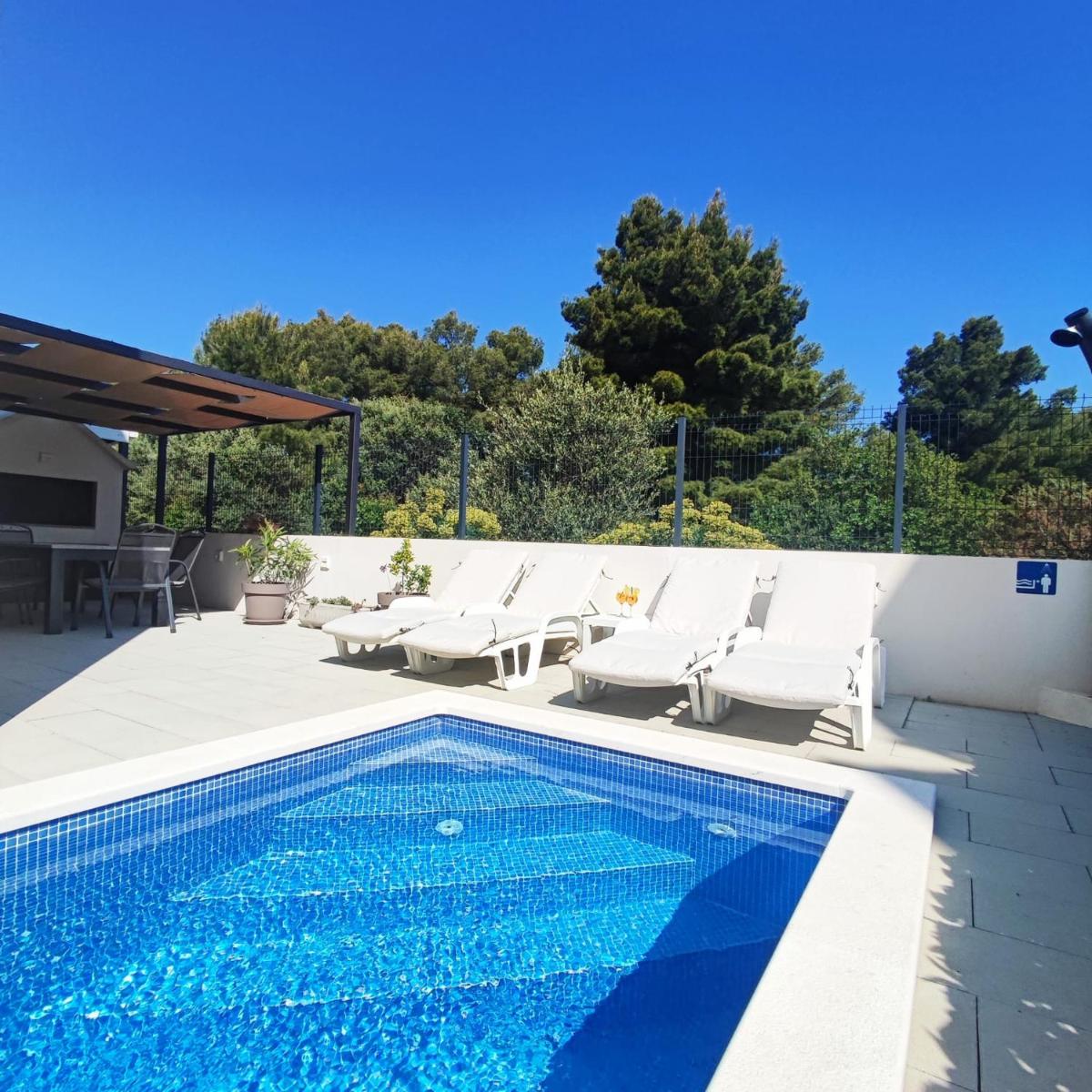 Apartment Adria Relax with private heated pool - Hizvo
