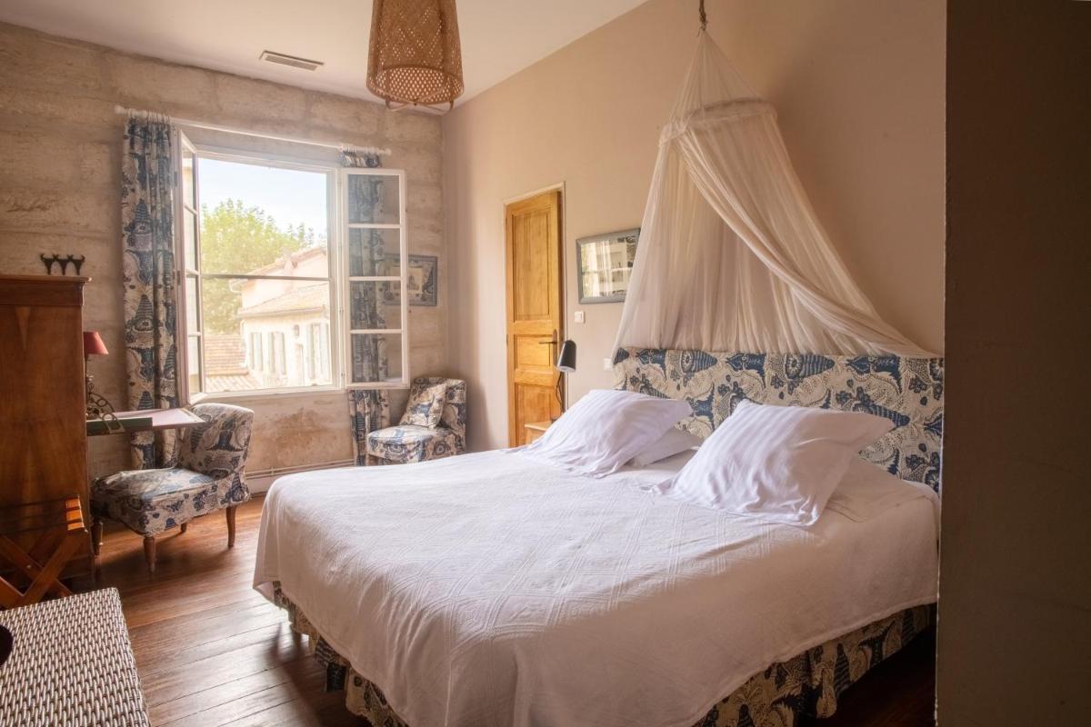 Un ou plusieurs lits dans un hébergement de l'établissement HOTEL et APPARTEMENTS DOMAINE DES CLOS - Teritoria