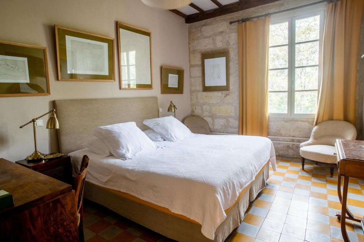 Un ou plusieurs lits dans un hébergement de l'établissement HOTEL et APPARTEMENTS DOMAINE DES CLOS - Teritoria