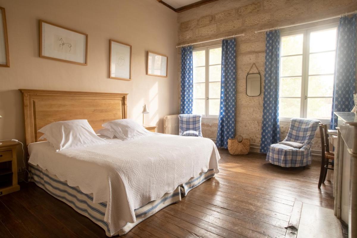 Un ou plusieurs lits dans un hébergement de l'établissement HOTEL et APPARTEMENTS DOMAINE DES CLOS - Teritoria
