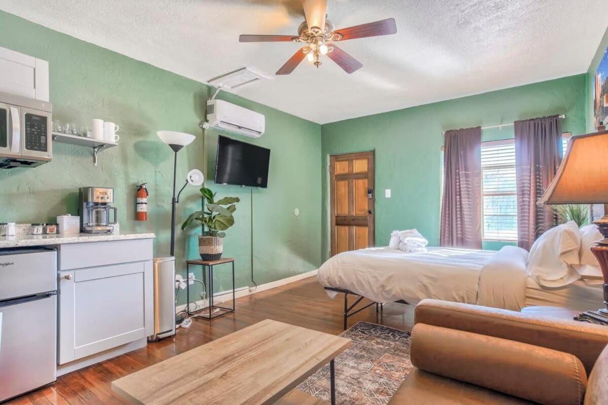 1BD Suite Close to Red Rocks Dogs Welcome! - Hizvo