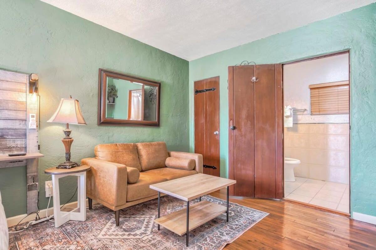 1BD Suite Close to Red Rocks Dogs Welcome! - Hizvo