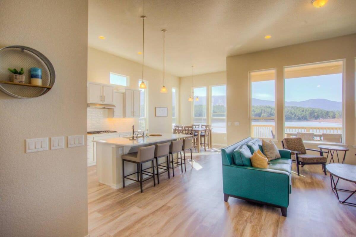 Luxury Lake House With Mountain Views & Hot Tub - Housity
