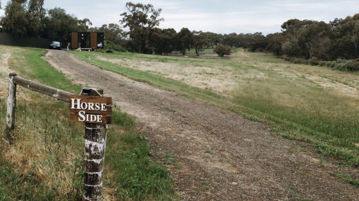 Horse Side Tiny House - Housity
