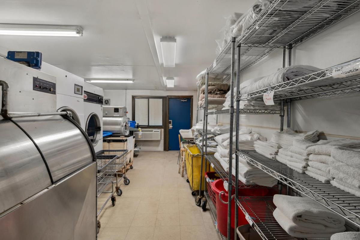 Americas Best Value Inn Bangor - Housity