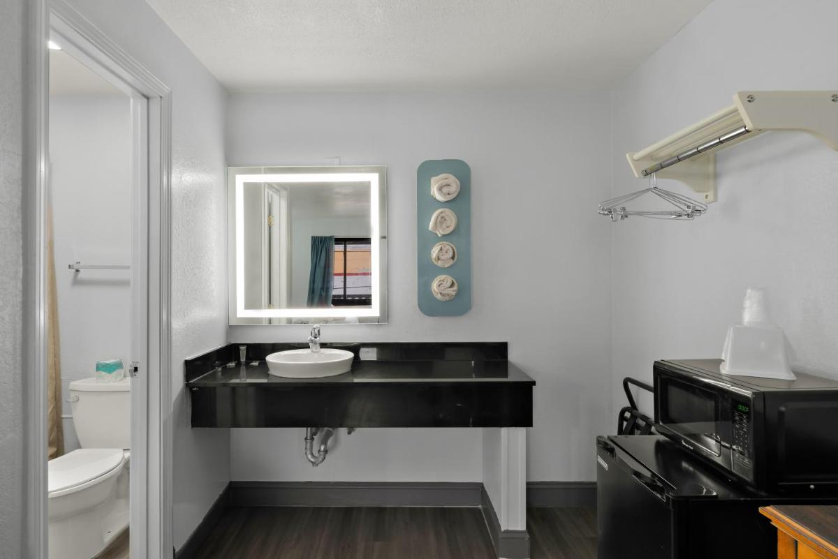 Americas Best Value Inn Bangor - Housity