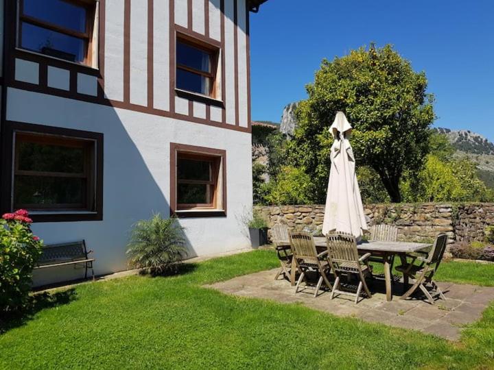 43A Nature with parking by Aston Rentals - Housity