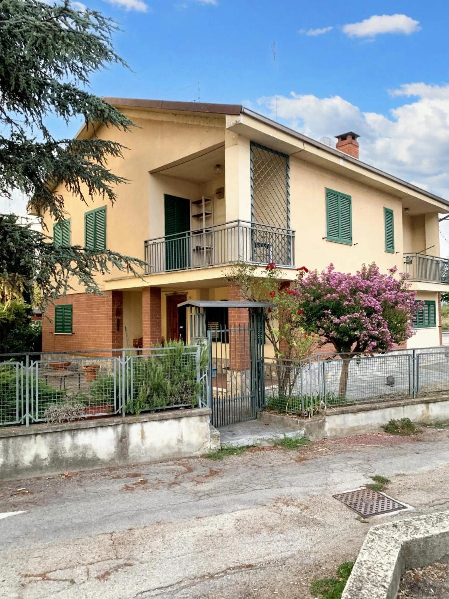 Charming house in Motta with terrace and fenced garden - Housity