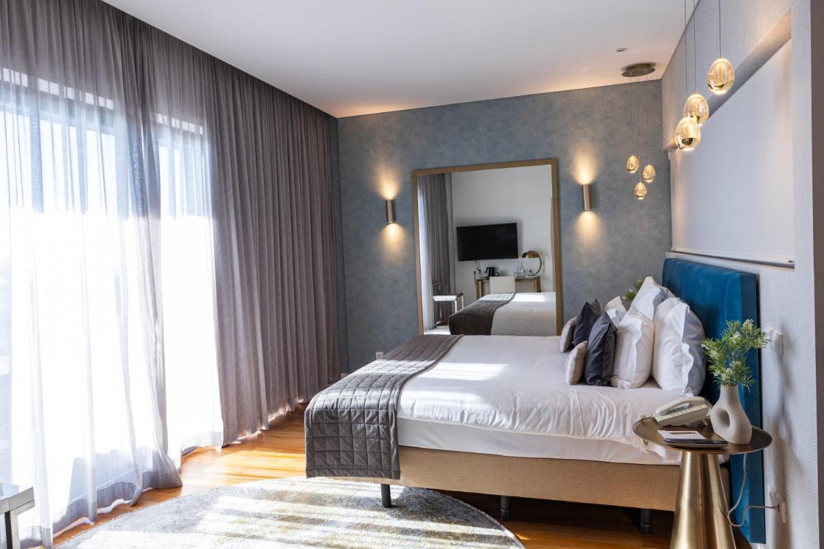 Uma cama ou camas num quarto em Pestana Cidadela Cascais - Pousada & Art District