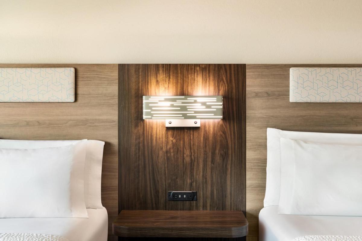 Holiday Inn Express & Suites Mobile West I-10, an IHG Hotel - Housity