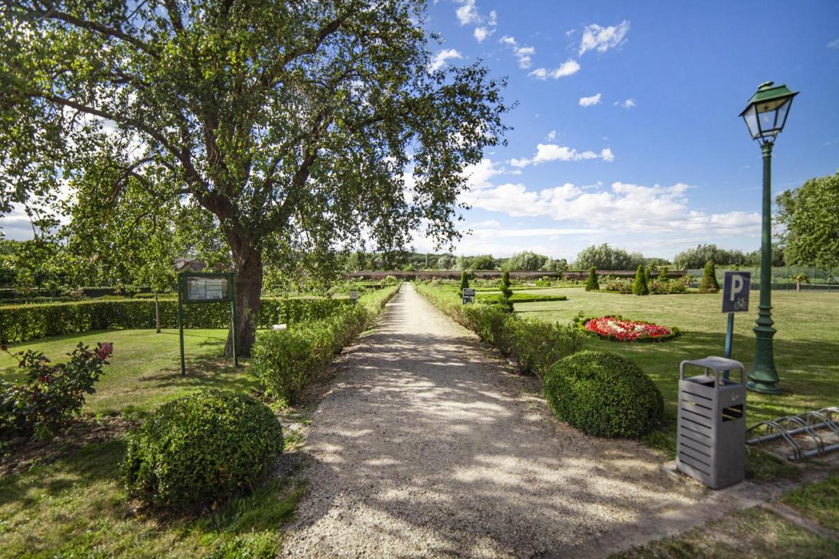 Jardin de l'établissement La Chartreuse Du Val Saint Esprit