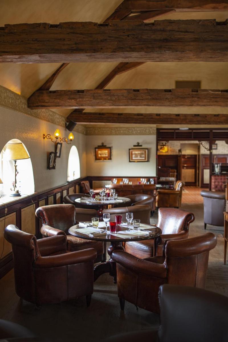 Coin salon dans l'établissement La Chartreuse Du Val Saint Esprit