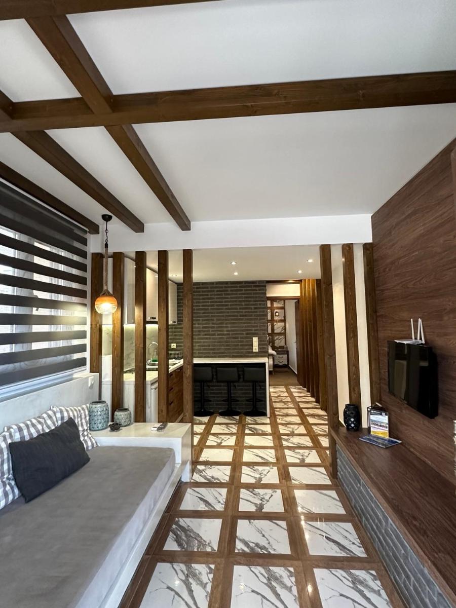 ERIETTA-AGAPI #1 - Housity