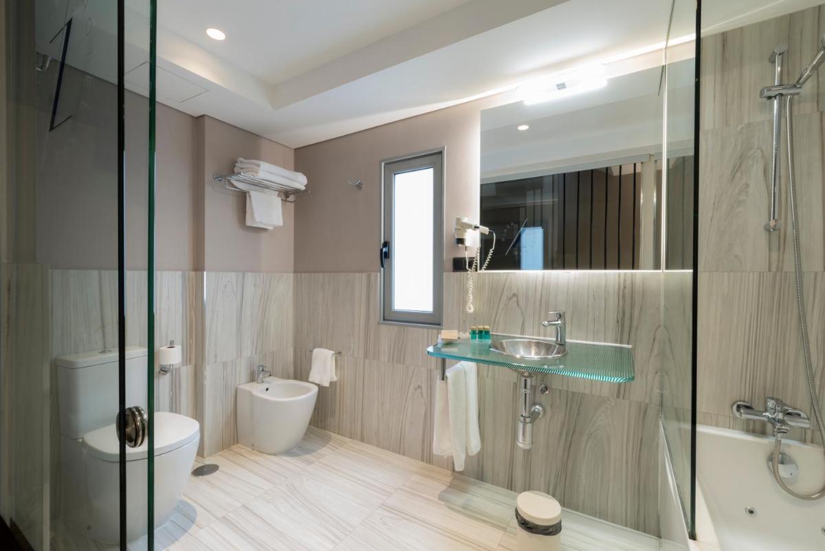 Un baño de Hotel Plaza