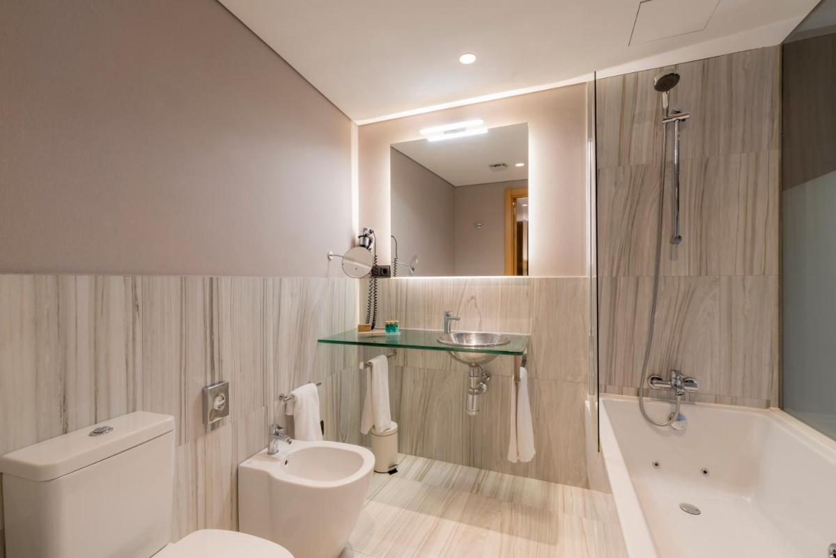 Un baño de Hotel Plaza