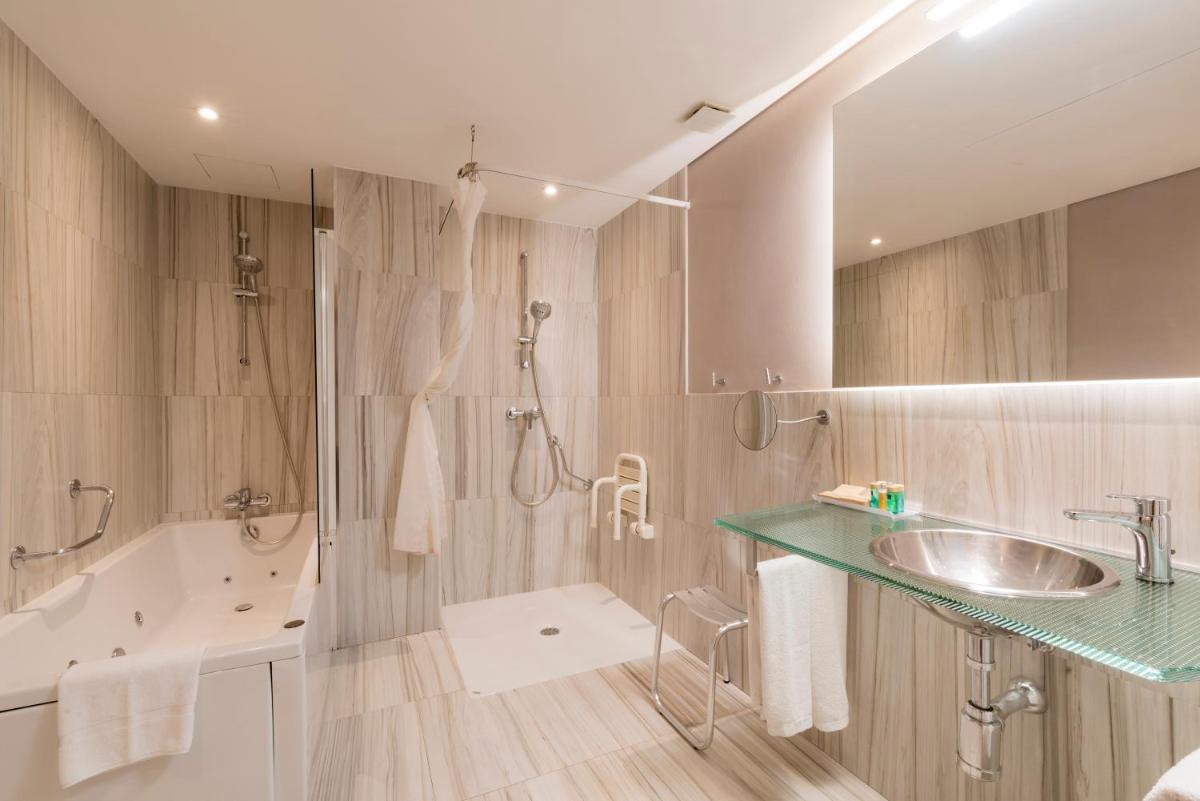 Un baño de Hotel Plaza