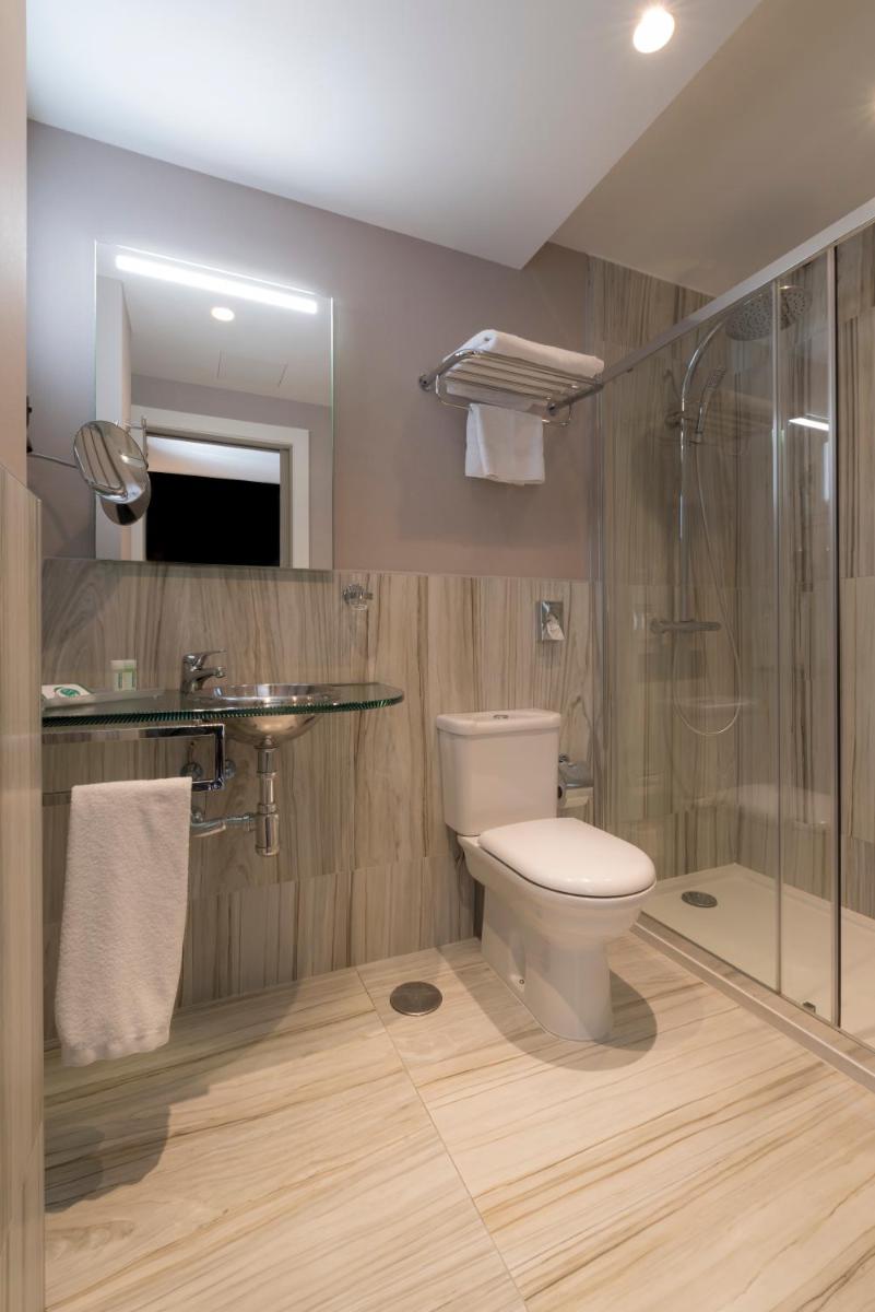 Un baño de Hotel Plaza