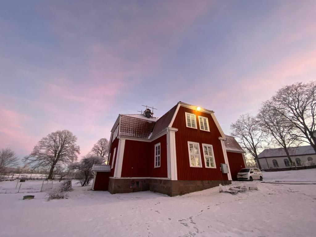 Ullenehus - Housity