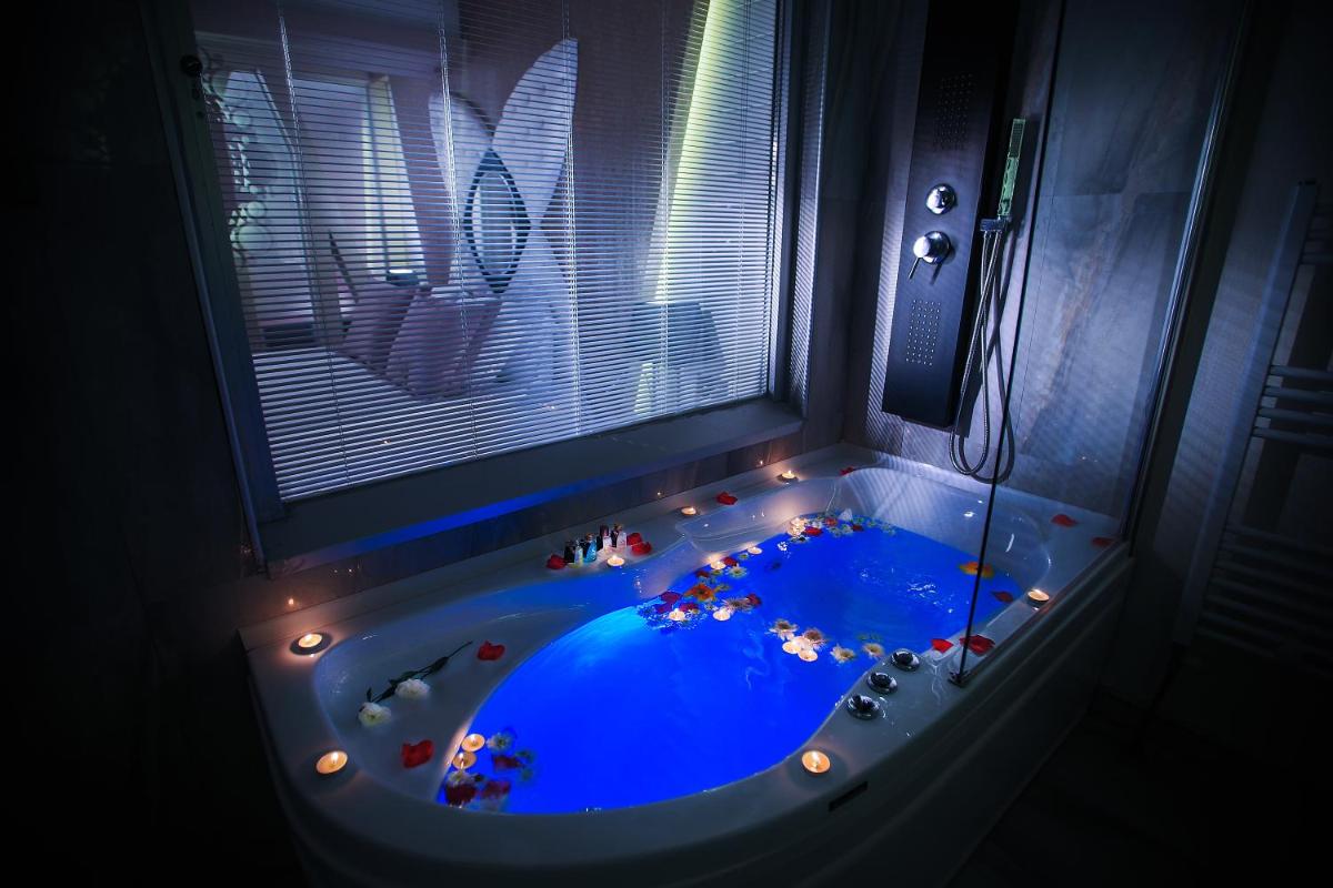 Demonti Hotel - Housity