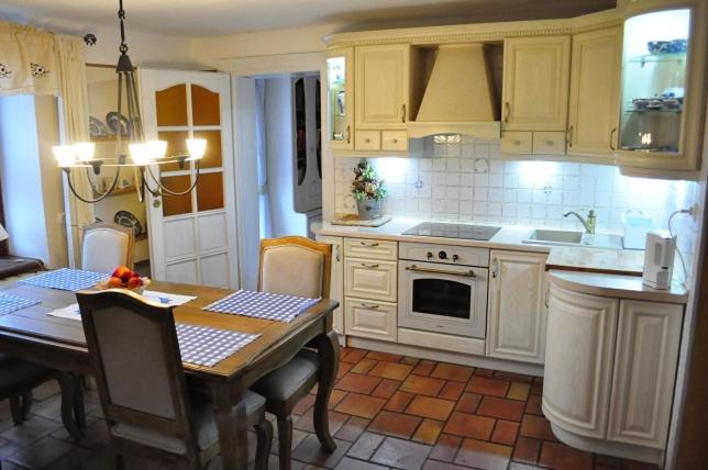 Agroturystyka Izba Pod Kasztanem - Housity