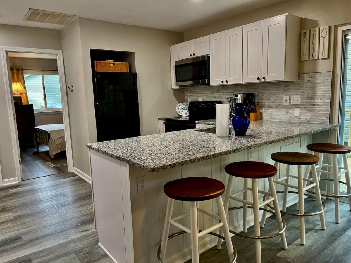 London Towne Bungalow Wloft - Walk To The Beach! - Housity